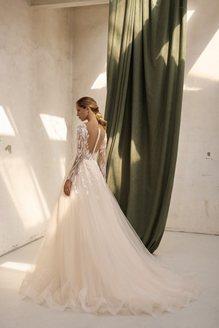 https://www.sposa-lia.com/images/stories/virtuemart/product/per-in white-032-louisa-03.jpg